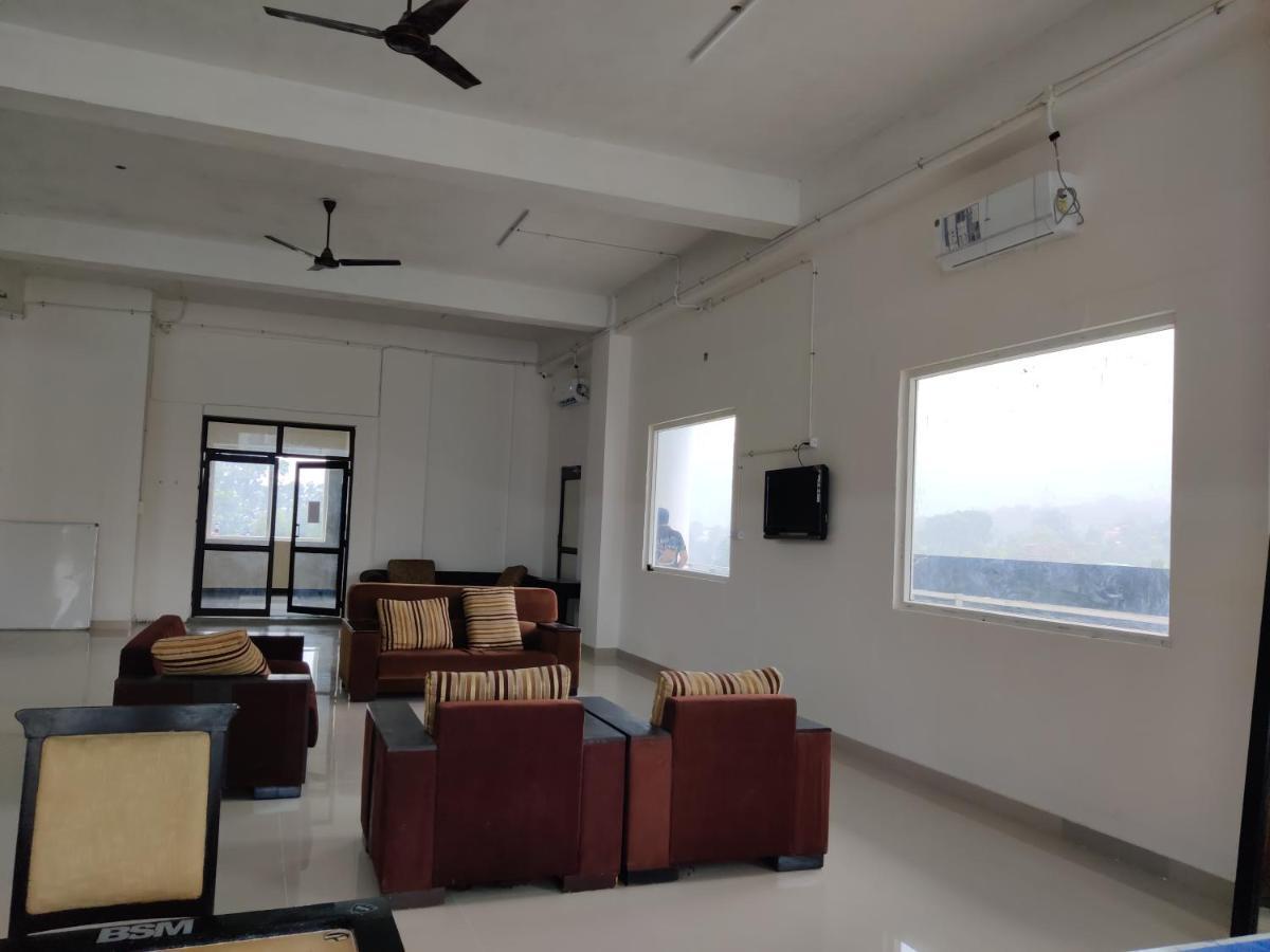 Abuzz Oxfordcaps Imperial Heights Mussoorie Dehradun Hostel Exterior photo
